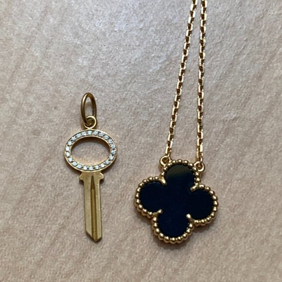 Tiffany & Co. 18K Yellow Gold Diamonds Oval Mini Modern Keys Pendant Charm 🔑 - Picture 4 of 4